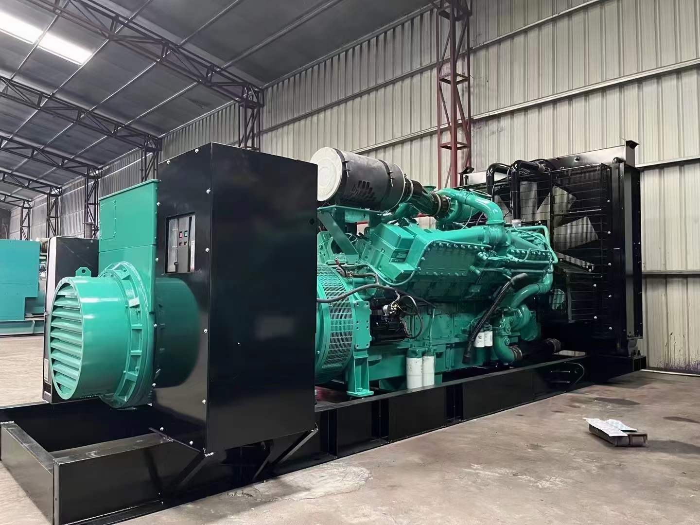 察雅如何降低 800kW 柴油发电机输出电流的波动？