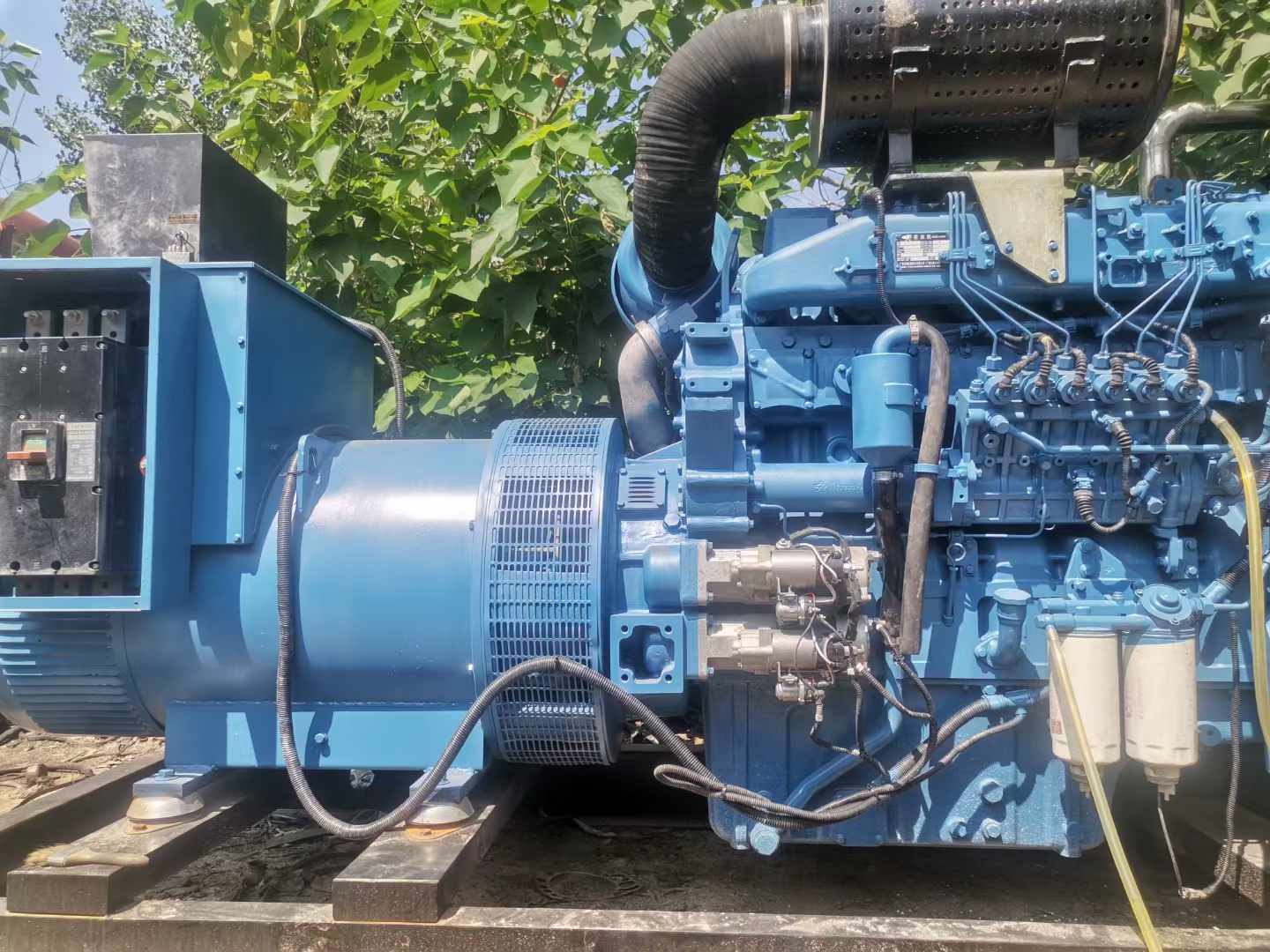 察雅详细说明降低 800kW 柴油发电机输出电流波动的方法